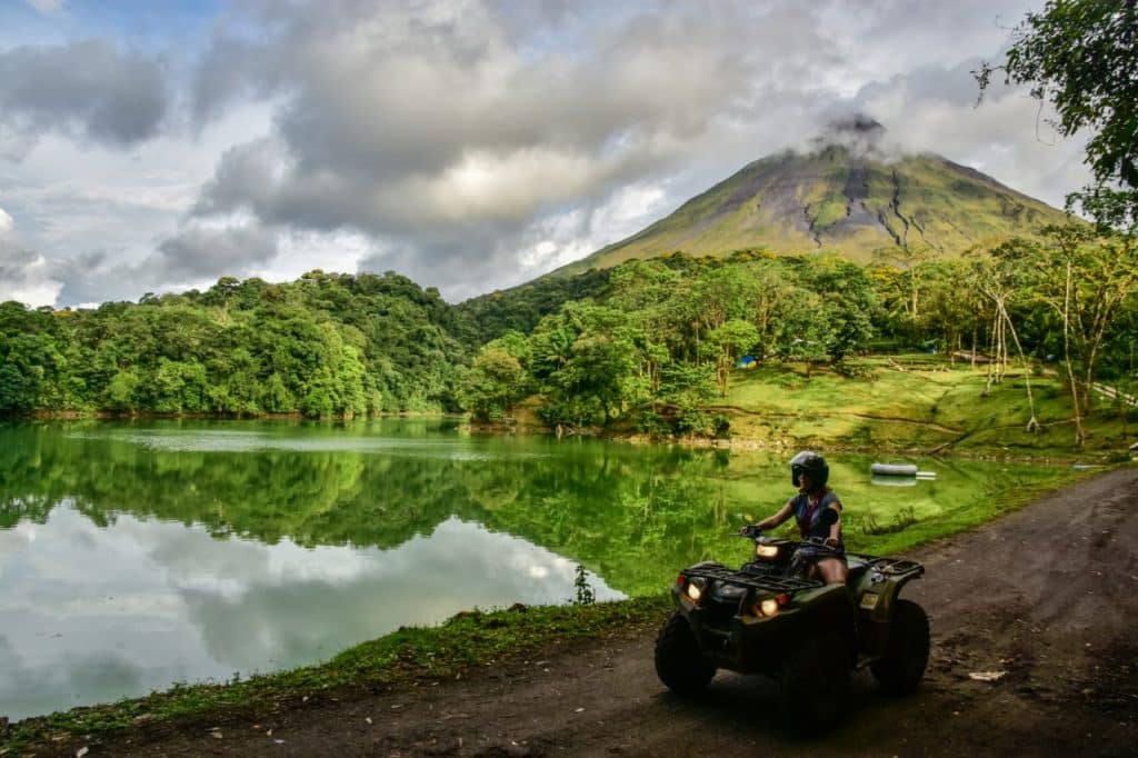 lake arenal is located in La Fortuna