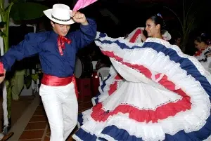 Throughout the country, students participate in parades wearing Costa Rica traditional clothing.