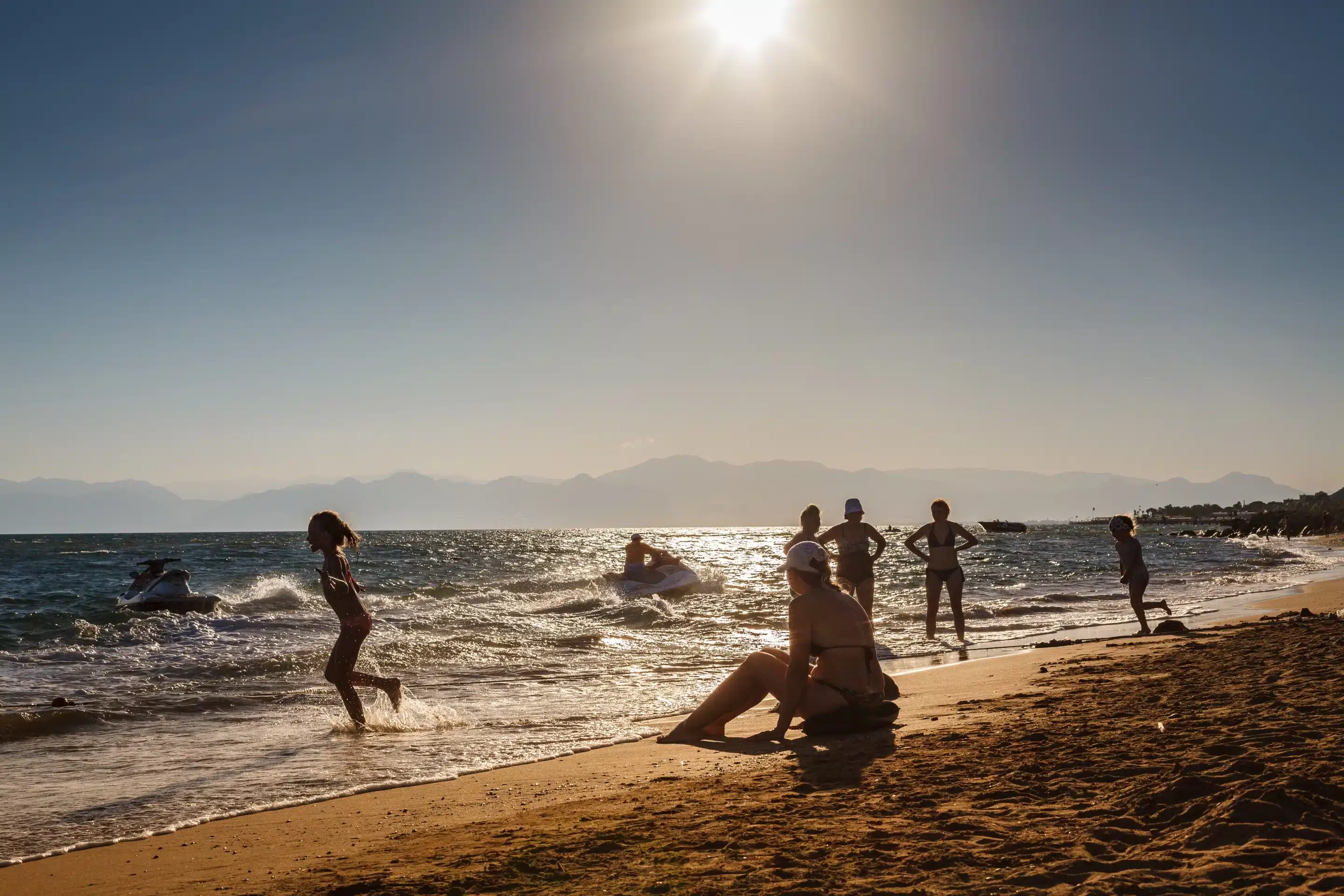 Looking for sunny weather on your next vacation? Come to Costa Rica in February and soak up the sun while relaxing at the beach!