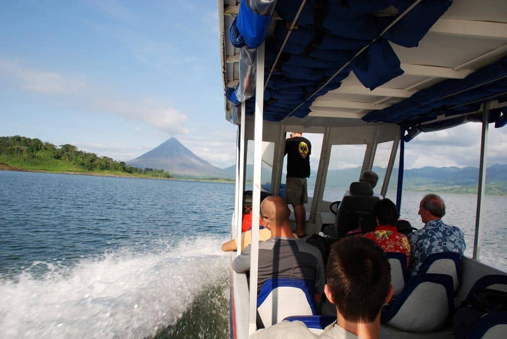 Plan your dream vacation to the natural wonders of La Fortuna Waterfall and Arenal Volcano!