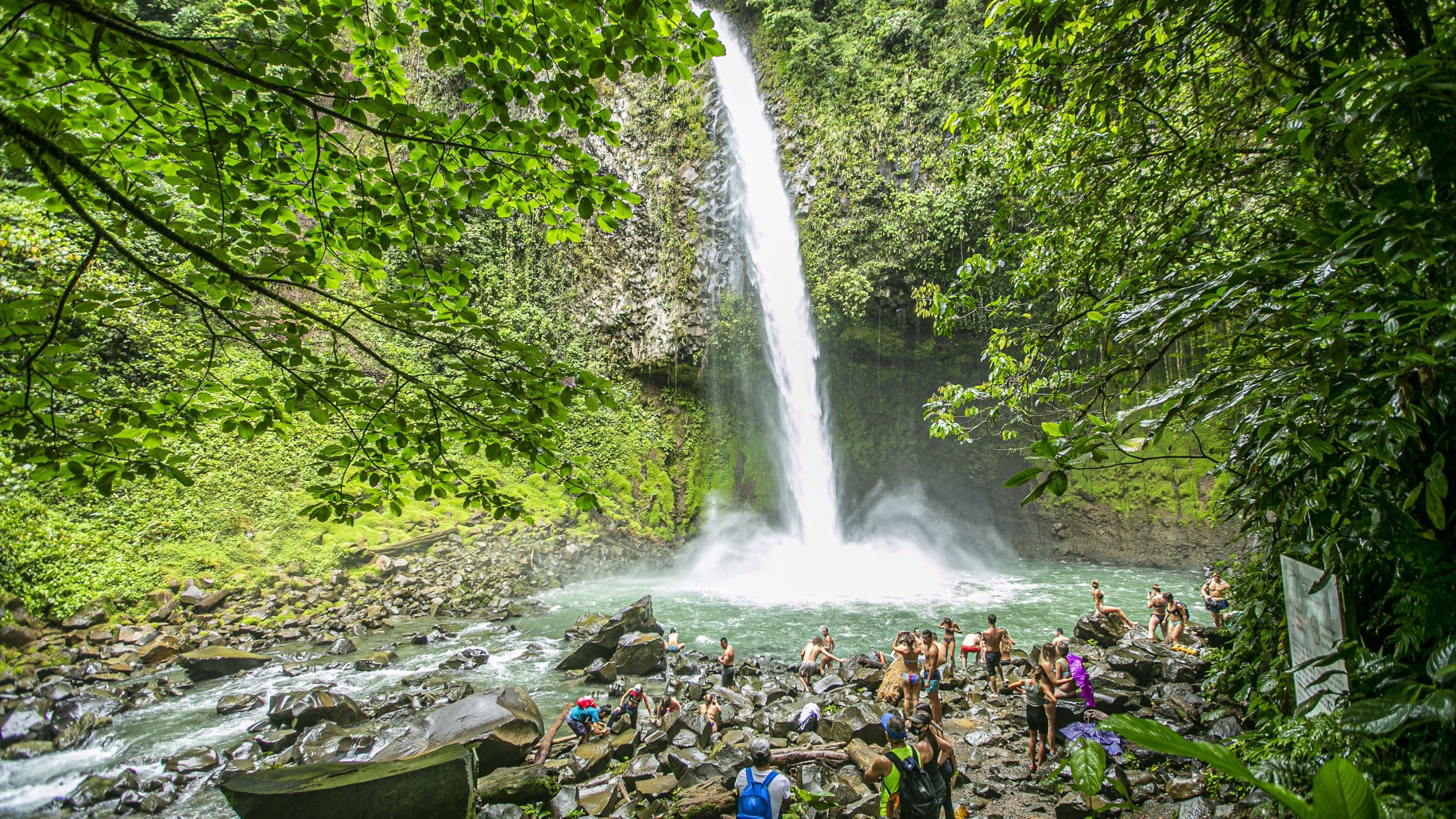 Explore Costa Rica's distinct regions and their varying temperatures!