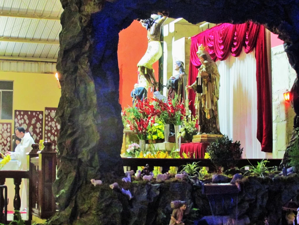 In Costa Rica, midnight mass, or "mass of the rooster," is celebrated on Christmas Eve night.