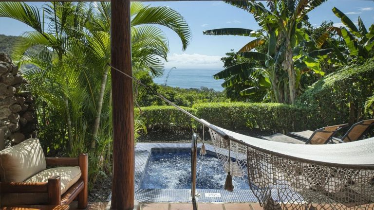 Deluxe Guest Room with Whirpool