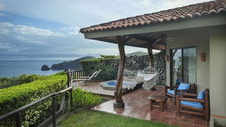 One-Bedroom Junior Suite Outdoor Hot Tub
