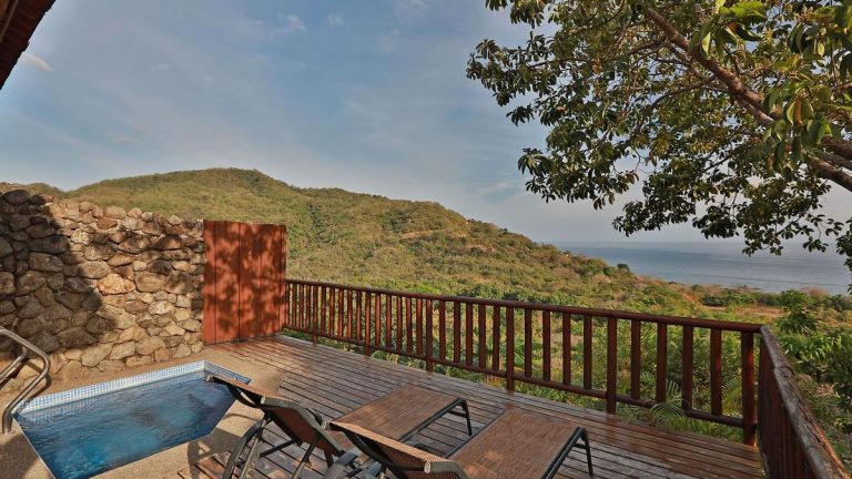 One-Bedroom Junior Suite Outdoor Hot Tub