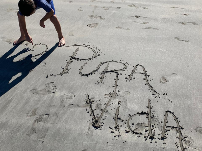 pura-vida-sand-writing-tamarindo-costa-rica couple snorkeling over coral reef in clear waters near tamarindo costa rica