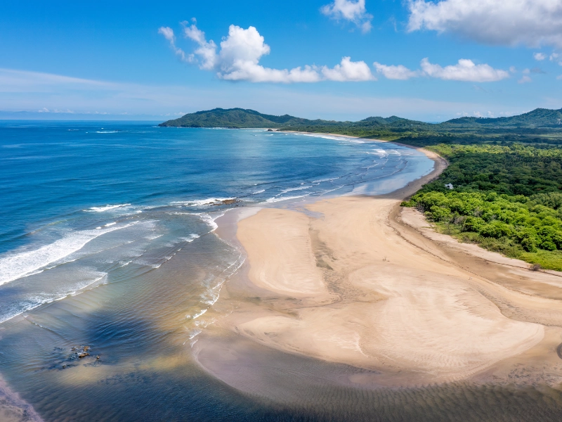 tamarindo-beach-coastline-costa-rica catamaran with snorkelers and paddleboarders near tamarindo costa rica