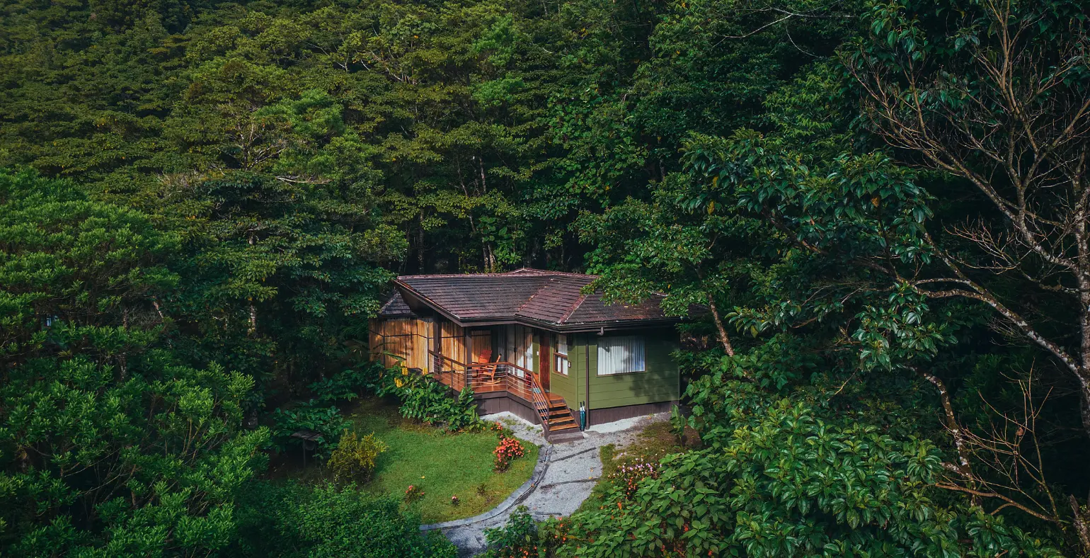 Private eco-lodge surrounded by tropical cloud forest at El Silencio Lodge & Spa, Costa Rica.